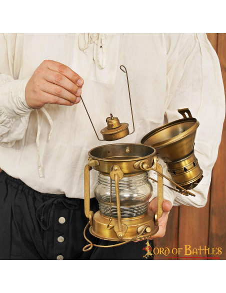 Mittelalterliche Öllampe aus Messing...