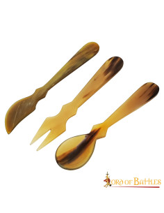 3er-Set mittelalterliches Hornbesteck (15-16 cm). 2