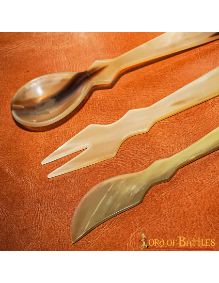 Sæt med 3 middelalderlige hornbestik...