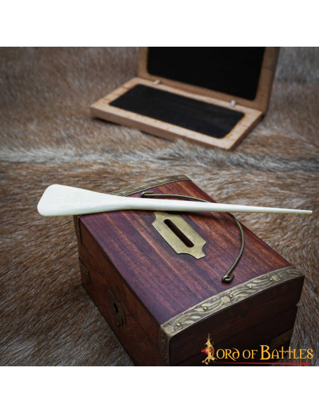 Romersk hånd i ægte ben (3,2x18,1 cm.)