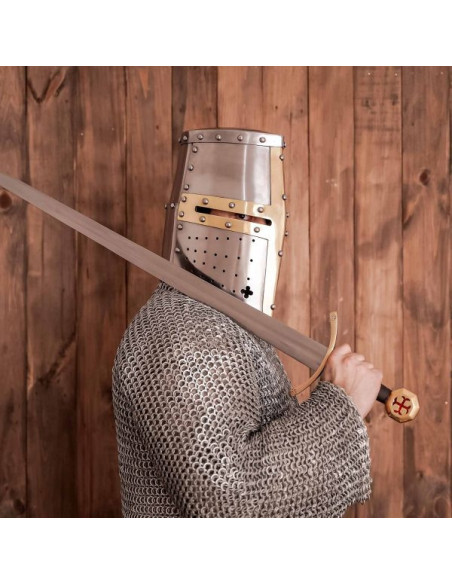 Kreuzfahrerhelm mit Messingkreuz