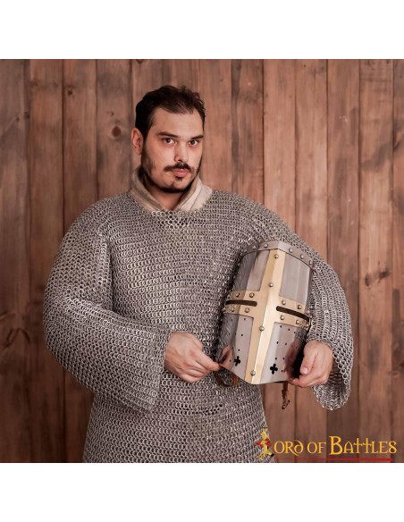 Kruisvaardershelm met messing kruis