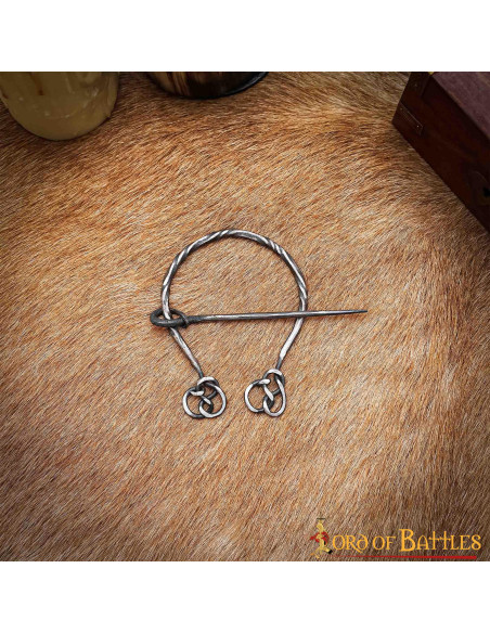 Fibula til kapper i poleret smedet...