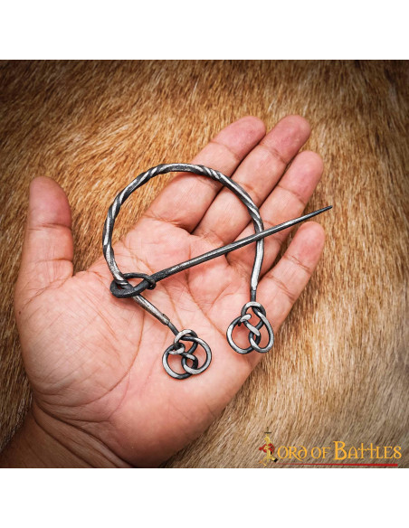 Fíbula para capas en acero pulido... Fíbula para capas en acero pulido...