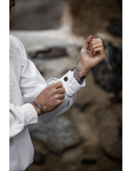 Middelalderskjorte med Athos model...