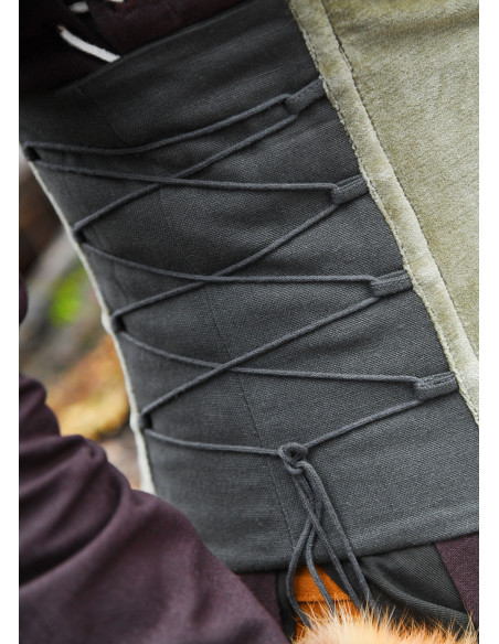 Middelalderlig overdel i grønt...