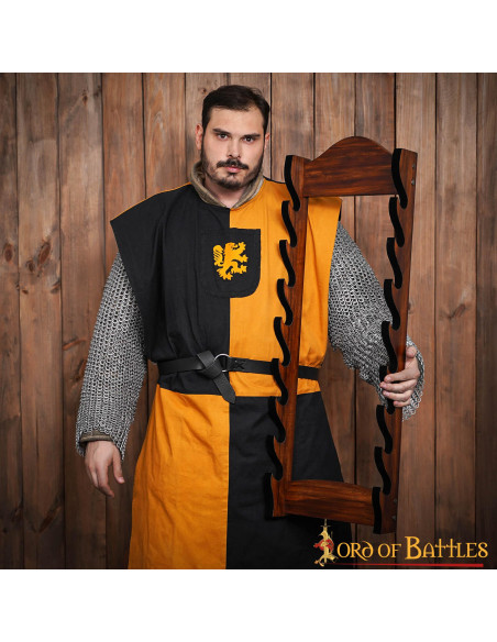 Vægstøtte til 8 sværd og økser...