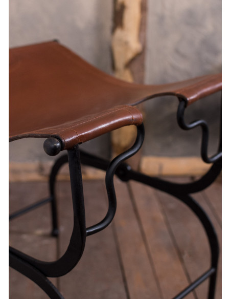 Taburete plegable romano y medieval...