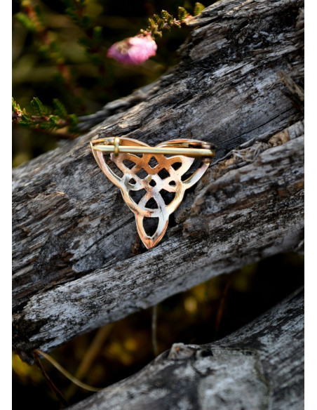 Keltische Triquetta-Fibel aus Bronze...