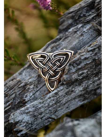 Keltische Triquetta-Fibel aus Bronze...