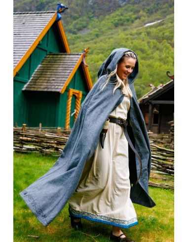 Capa gris de lana medieval con bordados a mano, modelo Alma