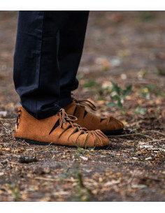 Lave romerske sandaler i brunt ruskind
