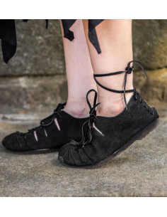Niedrige römische Sandalen aus schwarzem Wildleder