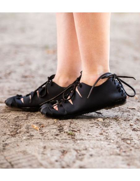 Niedrige römische Sandalen aus...