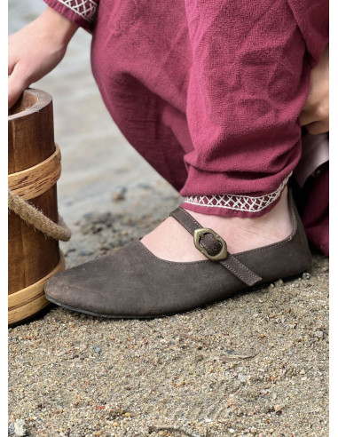 Bruine middeleeuwse schoenen voor dames, Rieke
