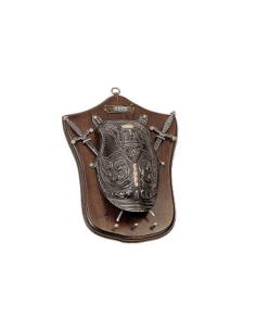 Middeleeuwse wapenrusting, type sleutelhanger, met 2...