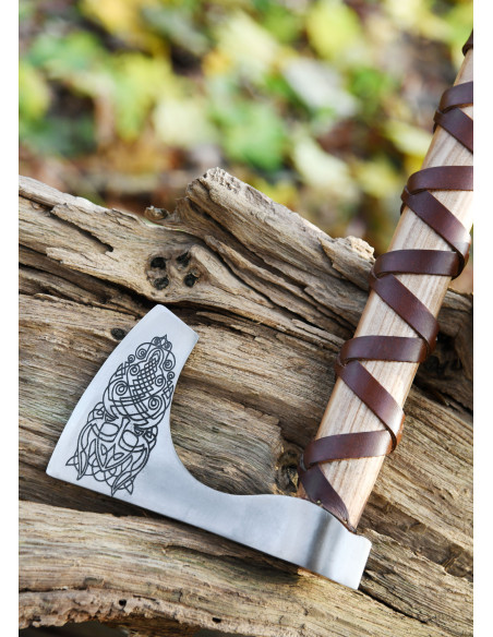 Norsk støbt ståløkse med graveringer...