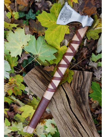 Noorse gietstalen bijl met gravures...