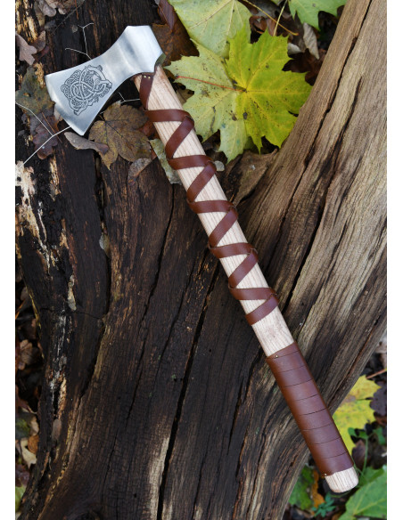 Norsk støbt ståløkse med graveringer...