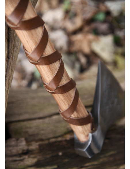 Norsk støbt ståløkse med graveringer...