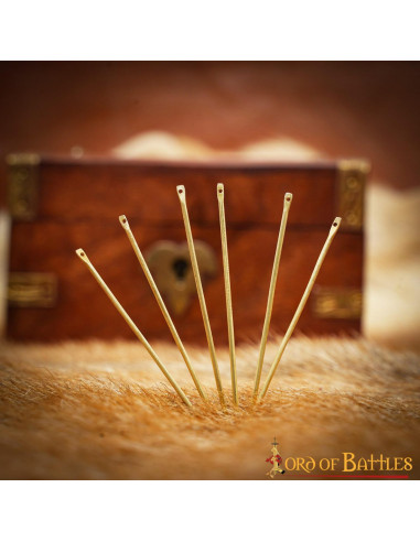 Set mit 6 mittelalterlichen Nadeln aus massivem Messing (5,9 cm.)