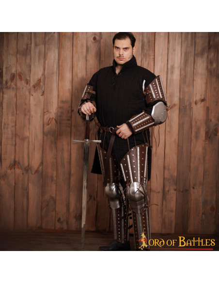 Par historiske middelaldervåben med...