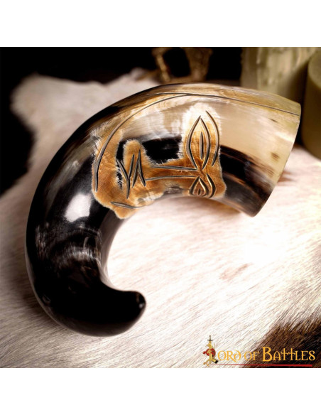 Mittelalterliches Stammesgesichtshorn...