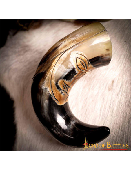 Middelalderlig stamme-ansigtshorn at...