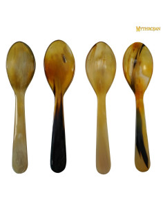 Set van 4 middeleeuwse ossenhoornlepels (16,5 cm.)