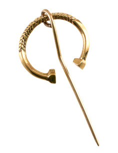 Kleine gedraaide ringbroche, messing (4 cm.)