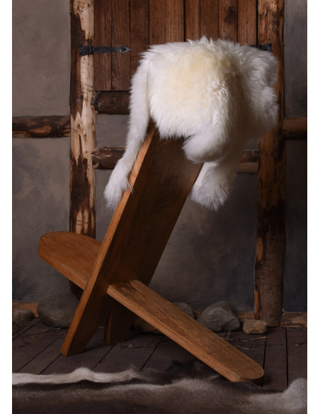 Silla medieval de madera en forma de...