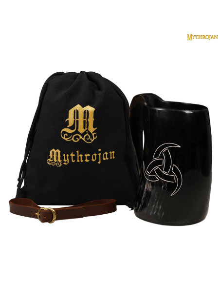 Keltisk knob kande i hornhorn med rem...