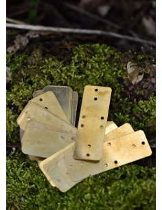 Set van 25 messing plaatjes voor lamellair pantser (9 cm.) 2