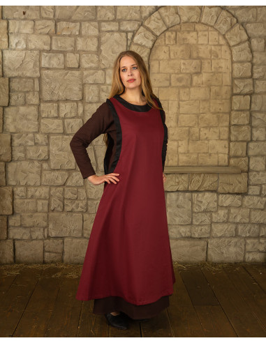 Vestido medieval dama Juliana, color burdeos