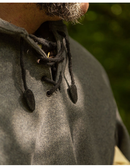 Renaissance wollen cape, model Raven,...