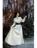 Mittelalterliches langes Frauenkleid