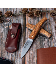 Delta jagtkniv, satin naturligt olivengreb (med skede)