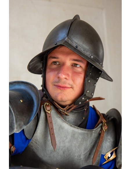 Morion helm uit de Sovereign Epic...