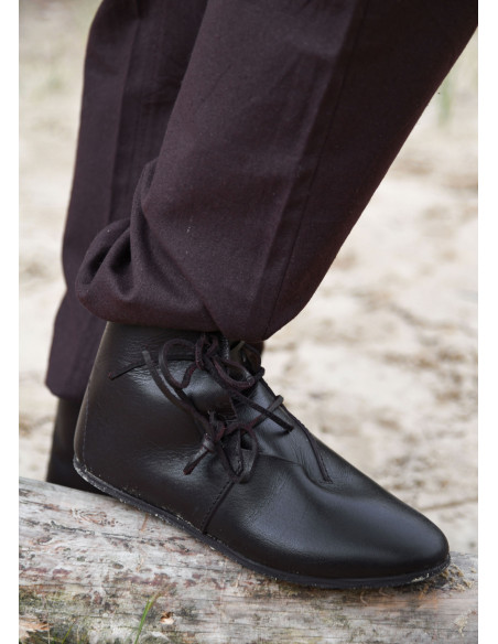 Mittelalterliche Stiefeletten mit...