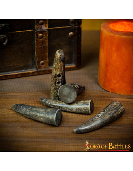 Sæt med 5 store hornspænder til tøj...