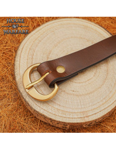 Hebilla pequeña de cinturón medieval en latón 2