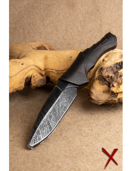 Cuchillo arrojadizo de escamas...