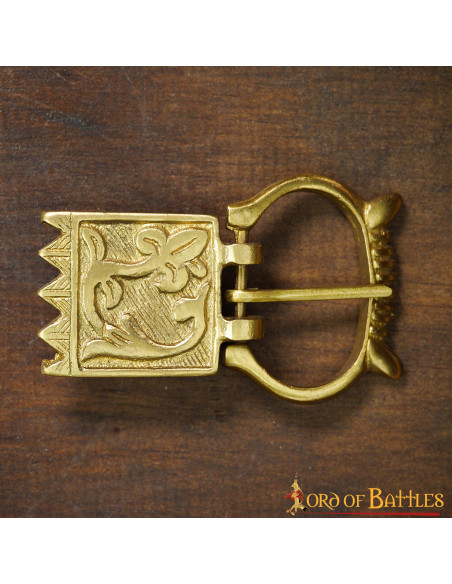 Spænde og blomstret finish til...