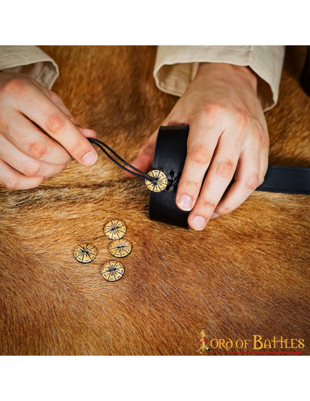 Sæt 5 middelalderlige hornknapper