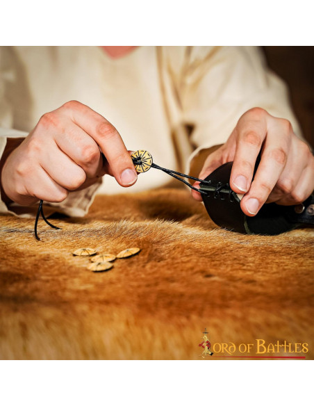 Sæt 5 middelalderlige hornknapper