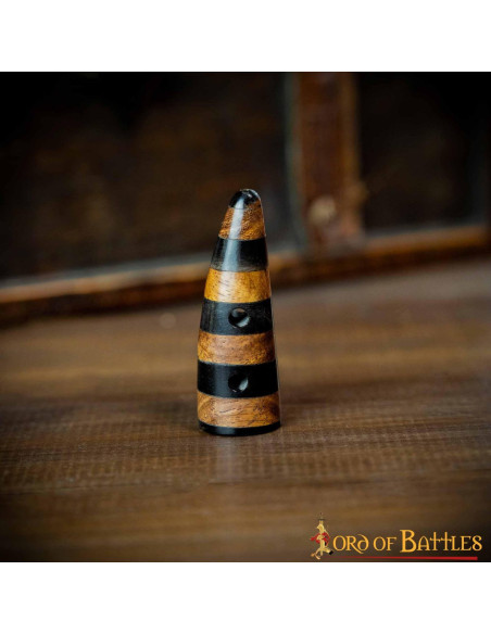 Set mit 5 verzierten Hornverschlüssen...