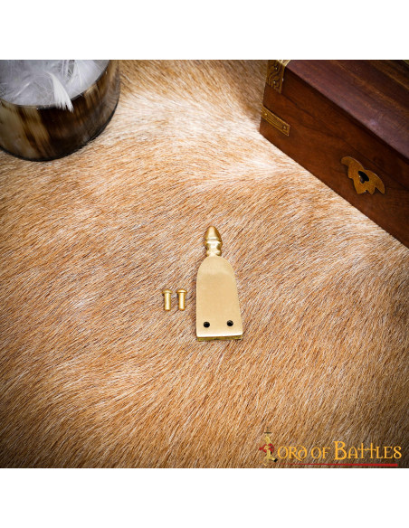 Lukning af middelalderbælte i messing...