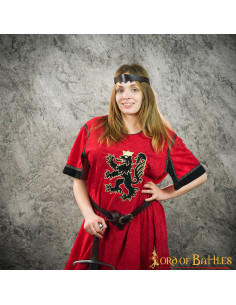 Túnica medieval roja con león rampante 2