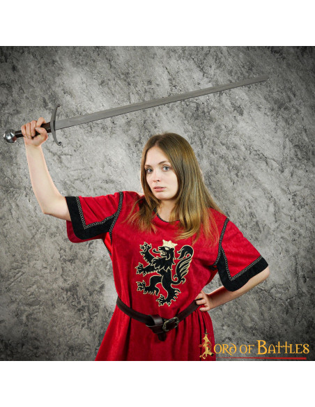 Túnica medieval roja con león rampante