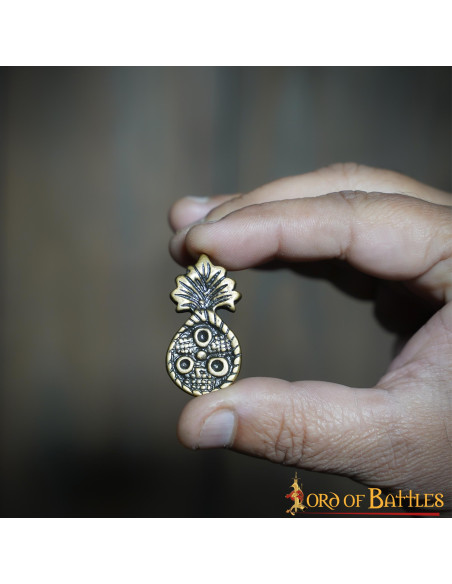 Sæt med 5 ananaspynt i gammel messing...